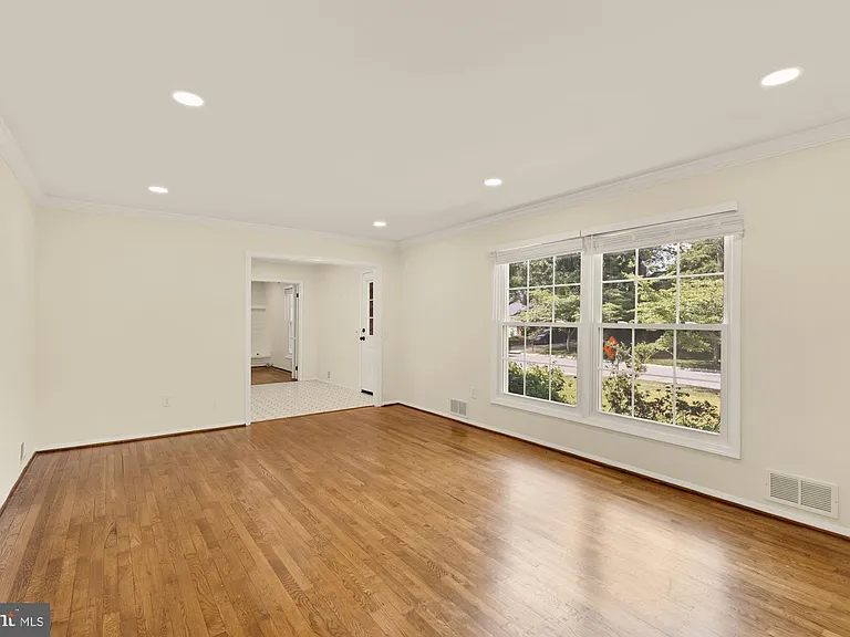 8416 Fox Run — Photo 9
