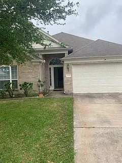4 bed, 2.0 bath, 2237 sqft, $2,000 — Photo 2