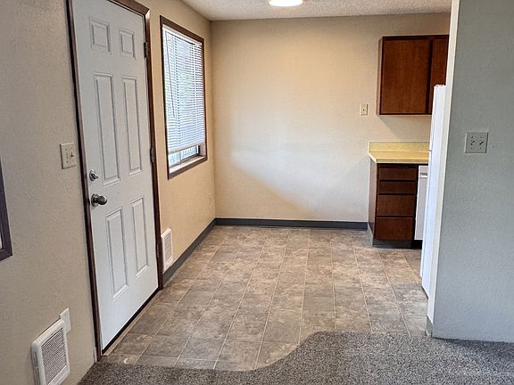 3rd image of 437 Hewitt Ave #11378040