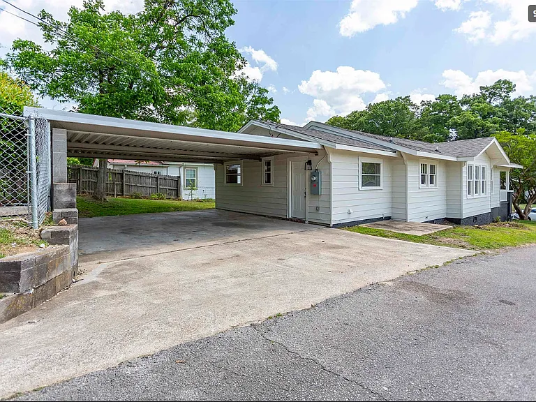 1316 Warrior Rd — Photo 4