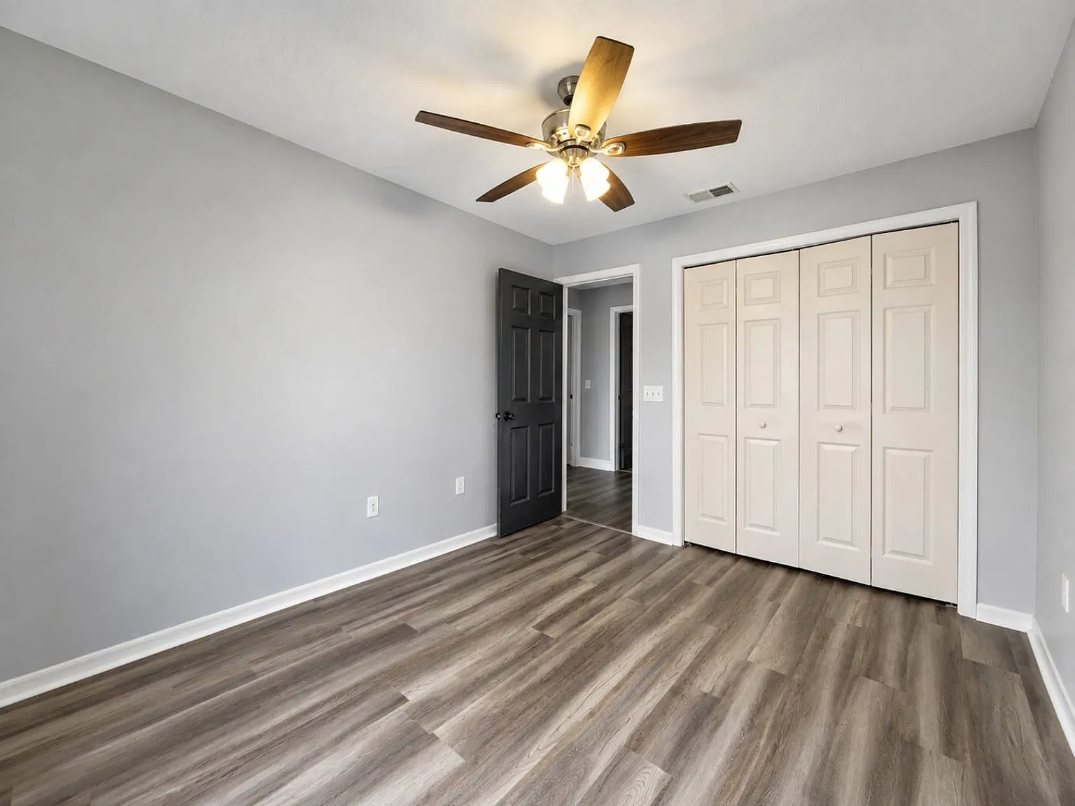 4 bed, 2124 sqft, $2,350 — Photo 4
