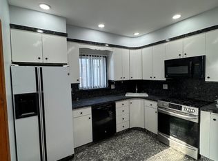6618 75th St FLOOR 1, Middle Village, NY 11379