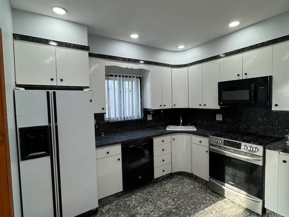 6618 75th St Floor 1, Middle Village, NY 11379