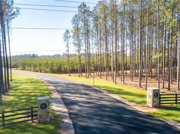 2065 Mourning Dove Ln, Opelika, AL 36801