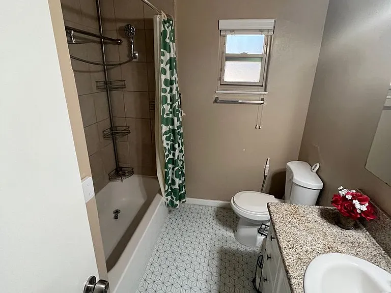 1406 W Howard Ave — Photo 17