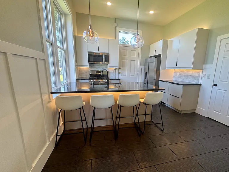 755 Centerville Rd — Photo 3