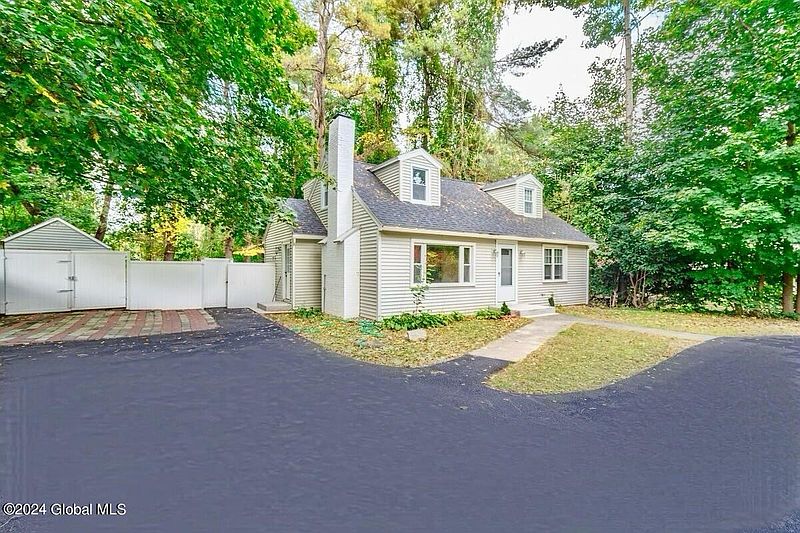 3rd image of 90 Willow Street