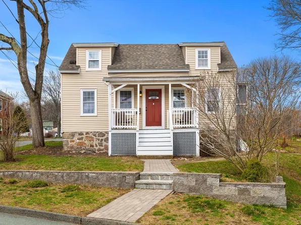 39 Chestnut St, Peabody, MA 01960