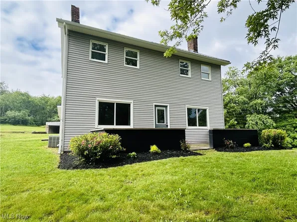 2815 Race Track Rd, New Cumberland, WV 26047