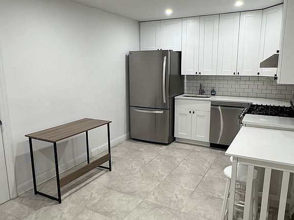 2nd image of 136 Bennett Ave Floor 2