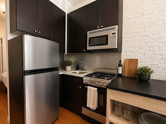 2nd image of 267 E 10th St #2D