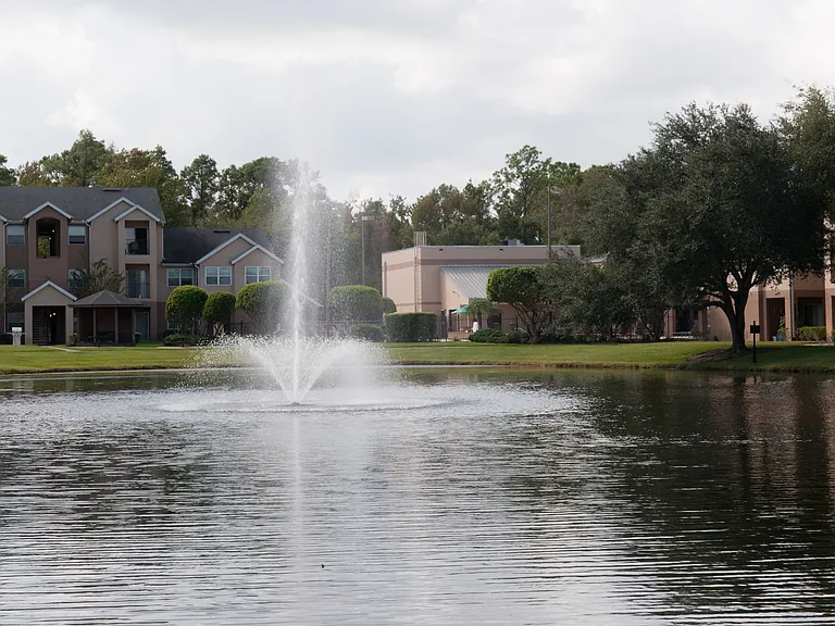 River Park Apartments — Photo 9