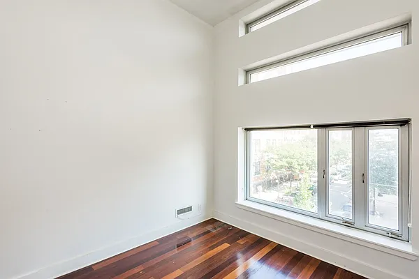 Rented by Nooklyn NYC LLC | media 21