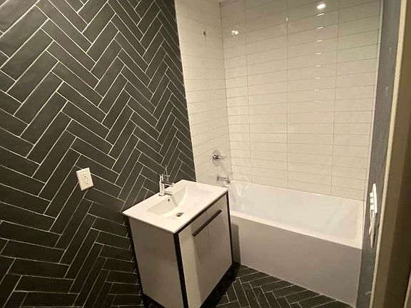 5th image of 1068 Putnam Ave #2X