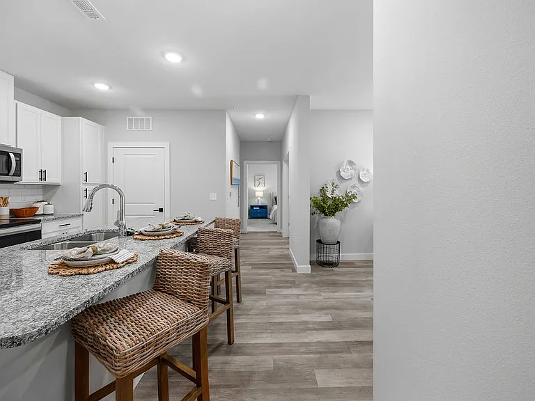 Zephyr Apartments — Photo 29