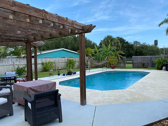 5th image of 1235 Seminole Dr