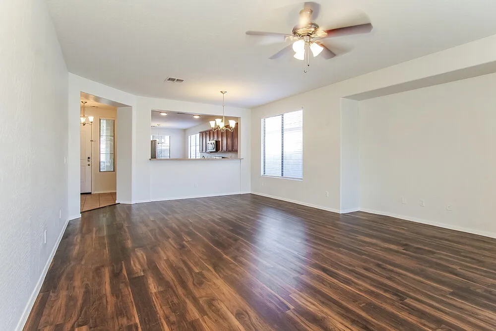3 bed, 2.0 bath, 1810 sqft, $1,845 — Photo 3