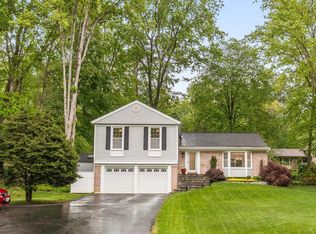 1901 Buckthorn Ln, Reston, VA 20191