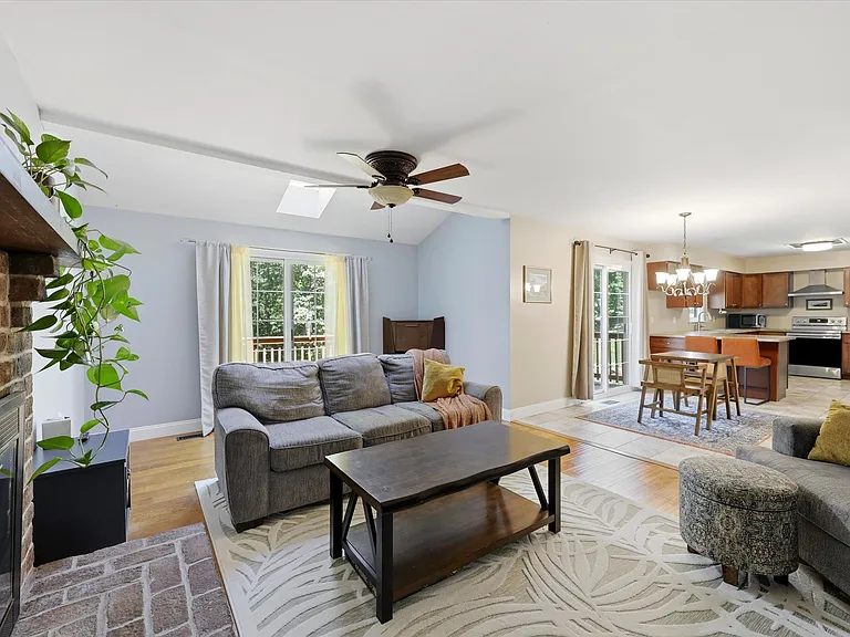 615 W Rosedale Ave — Photo 11