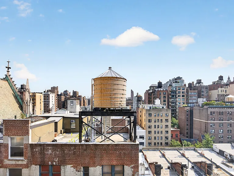 135 W 70th St #8C — Photo 3