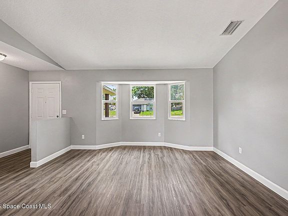 4th image of 6000 Chapman St