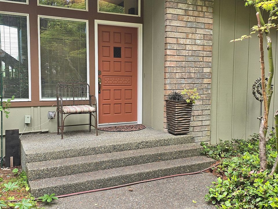 1st image of 590 Ridge View Dr