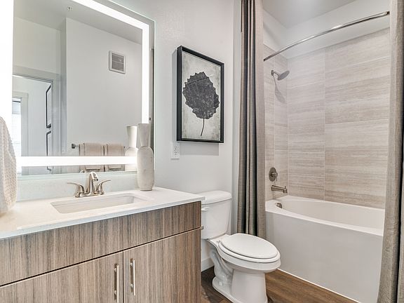 5th image of 1300 N Gateway Blvd #1307