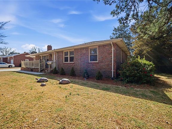 5th image of 1901 Jack Frost Rd