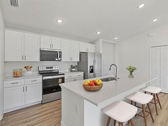 3rd image of 1010 NW 8th Pl