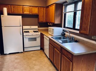 216 Chamberlain Dr, Dekalb, IL 60115