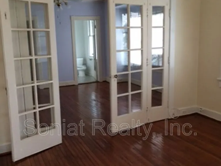 5324 Prytania St — Photo 2