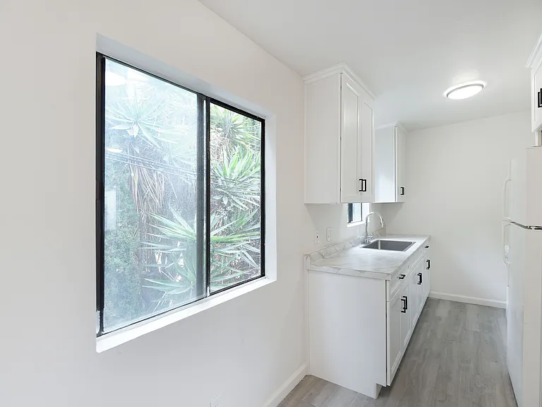 4357 Illinois St — Photo 11
