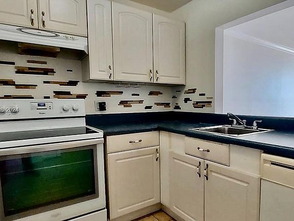 3rd image of 13499 Biscayne Blvd APT 1103