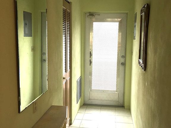 4th image of 101 NE 19th Ave APT 218B