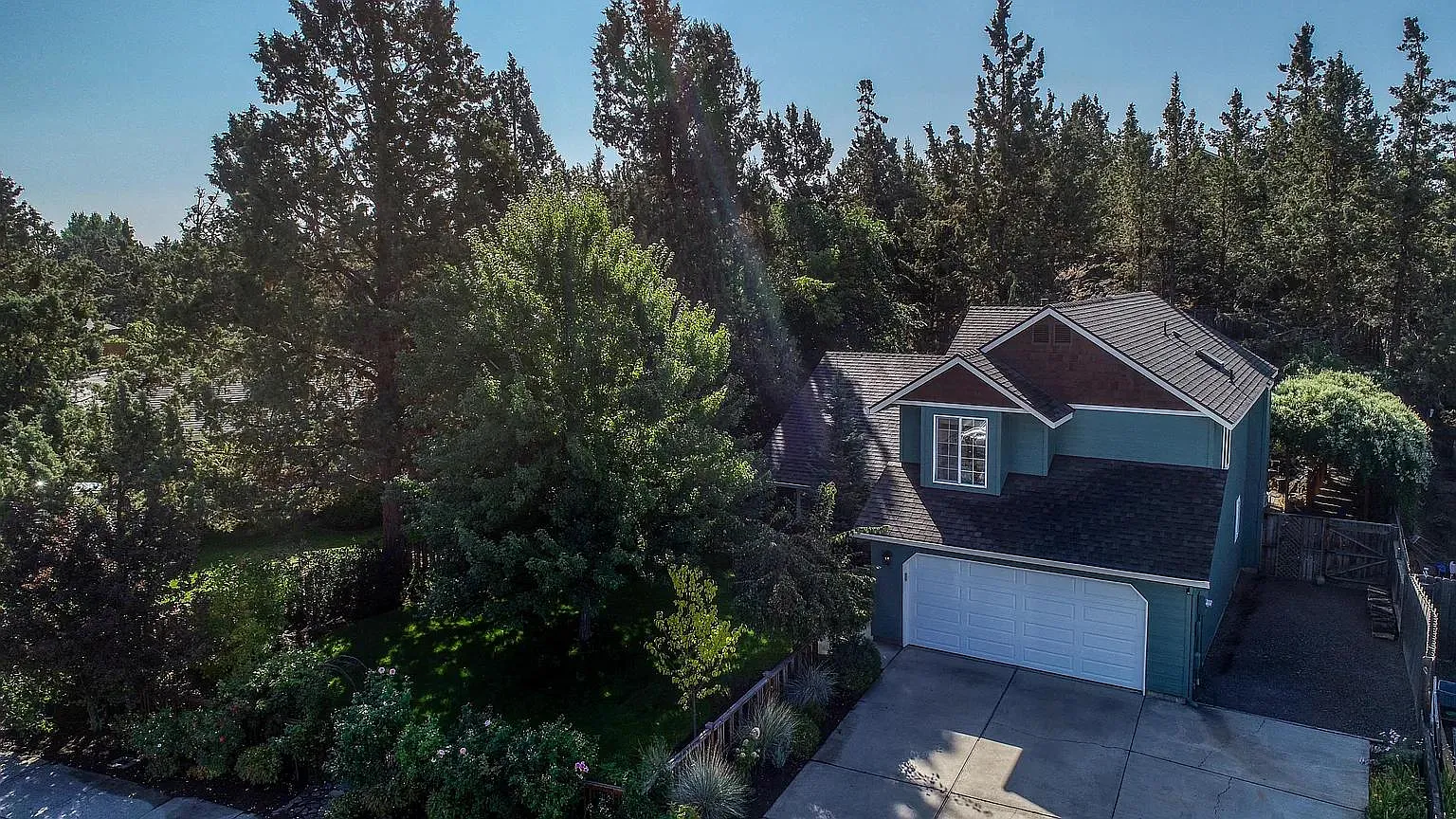 2057 NE Monroe Ln — Photo 2