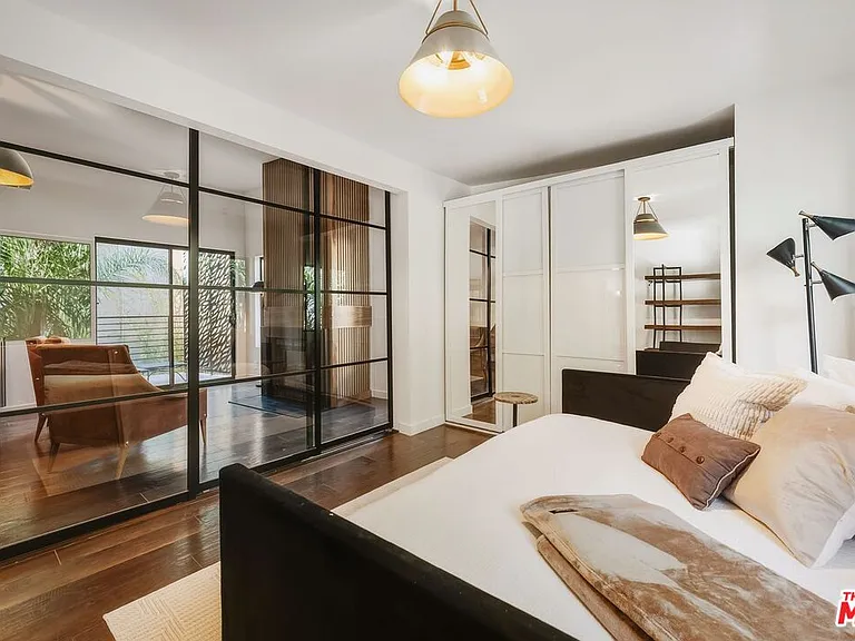 3601 Dixie Canyon Pl — Photo 16