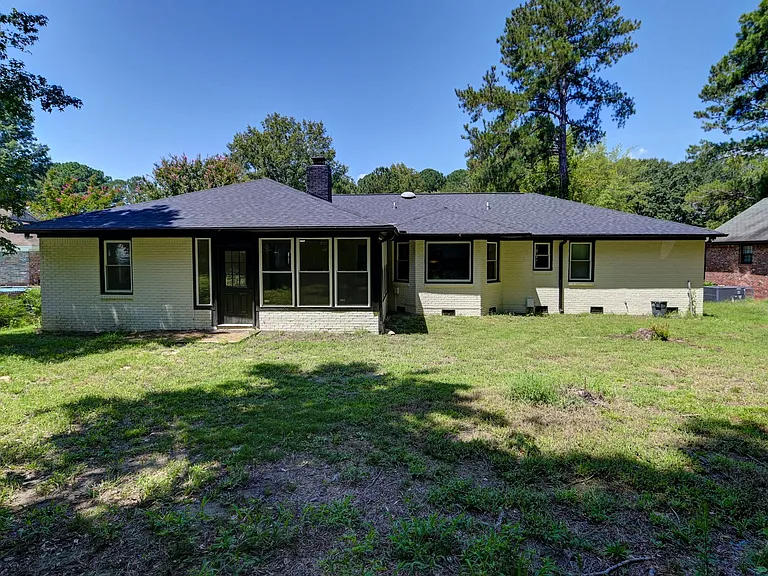 119 Wychwood Rd — Photo 4