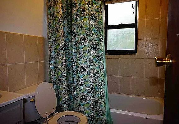 3rd image of 1071 Jefferson Ave #6