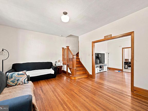 3rd image of 219 Crawford Ave