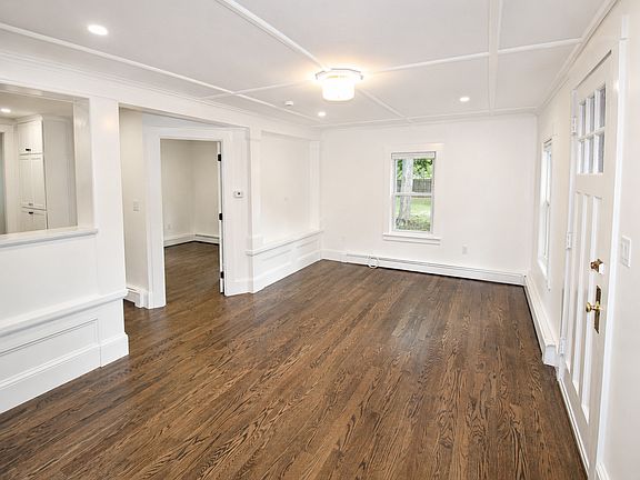 4th image of 164 Warren Ave APT B