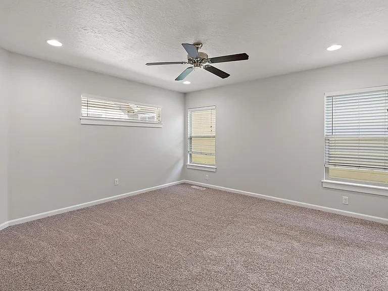409 W Peck St — Photo 18