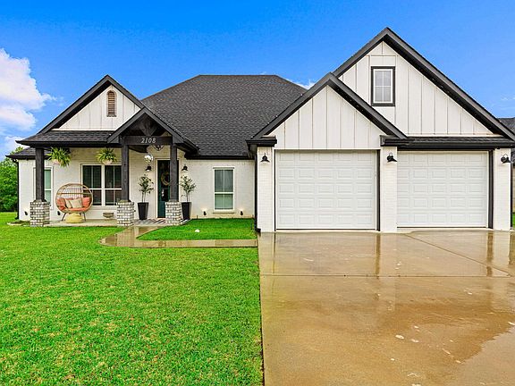 4th image of 2108 Sophia Dr