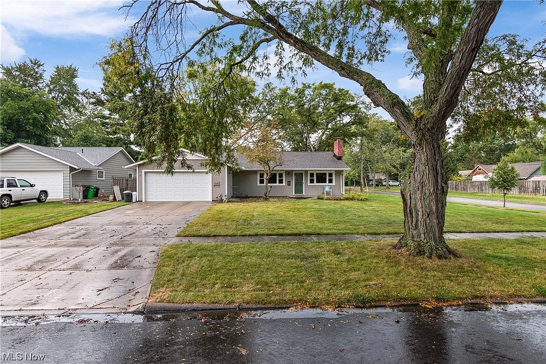 202 Sunset Dr photo 1