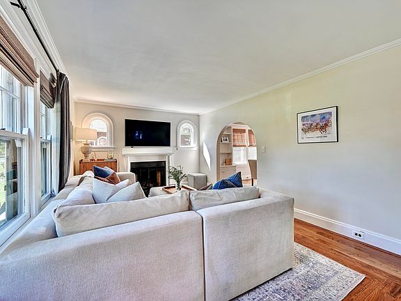 4th image of 83 Arcadia Ave