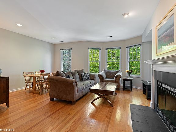 3rd image of 3351 N Southport Ave #2