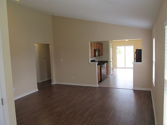 5th image of 15468 Old Pond Cir