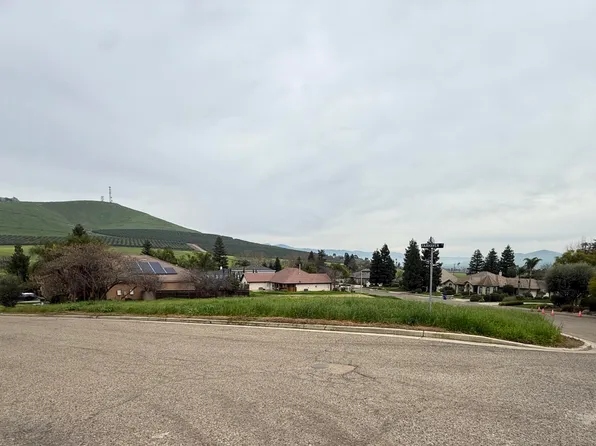 NE Fairhaven Court, Porterville, CA 93257