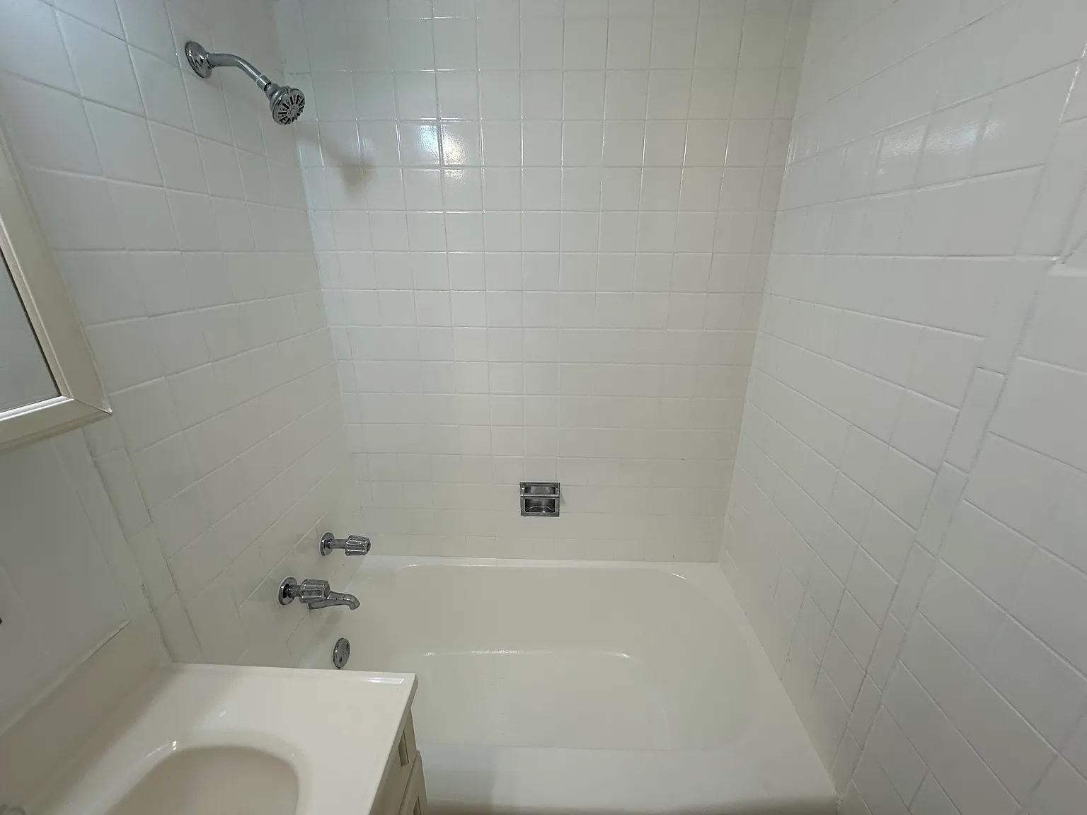 2 bed, 900 sqft, $1,300 — Photo 1