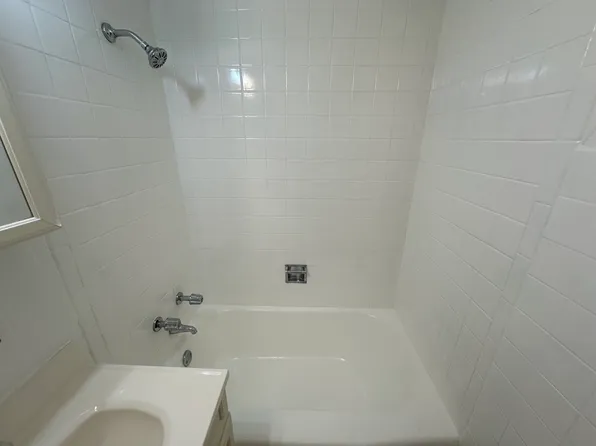 431 E 113th St #3, Chicago, IL 60628