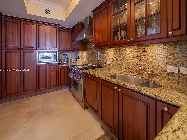 17875 Collins Ave #4302 — Photo 31